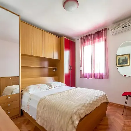 Ursus Apartment